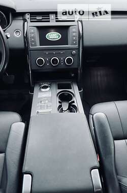 Позашляховик / Кросовер Land Rover Discovery 2017 в 