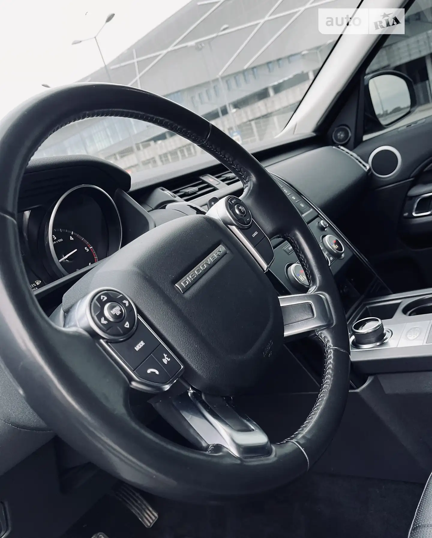 2017 Land Rover Discovery - мініатюра 36