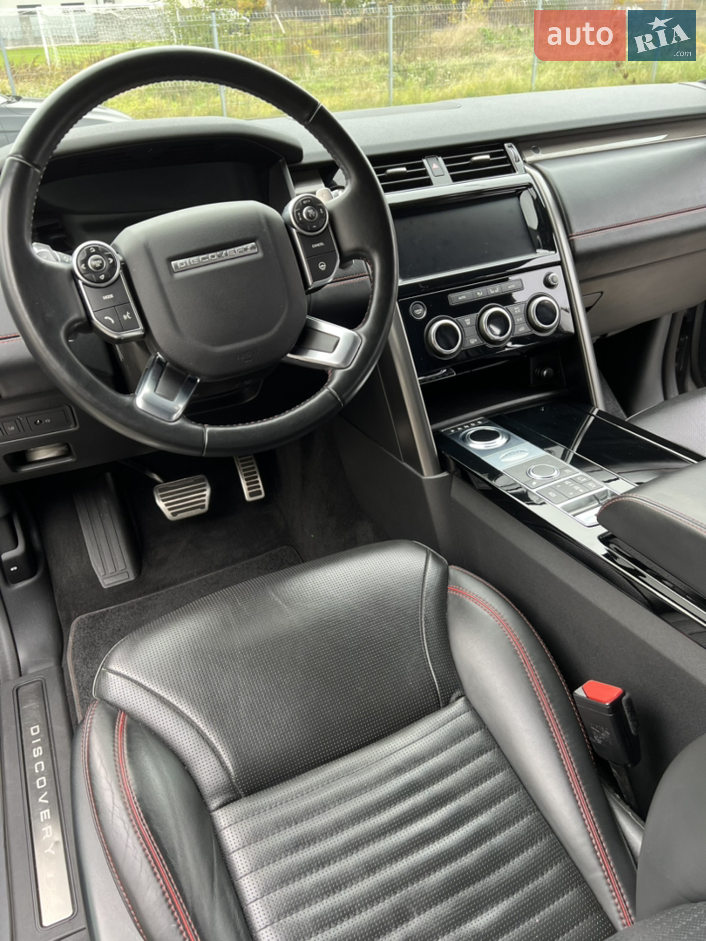 2017 Land Rover Discovery - мініатюра 17