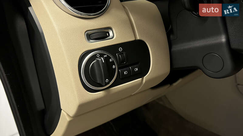 Позашляховик / Кросовер Land Rover Discovery 2014 в Бучачі