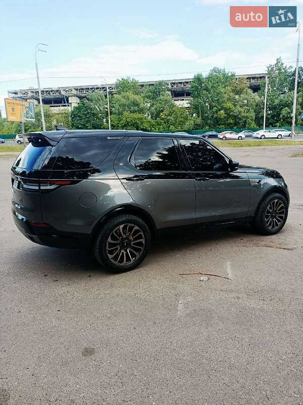 Внедорожник / Кроссовер Land Rover Discovery 2017 в Киеве