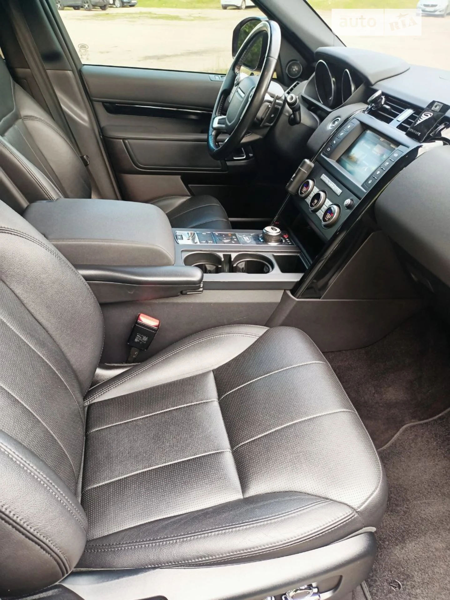 2017 Land Rover Discovery - мініатюра 36
