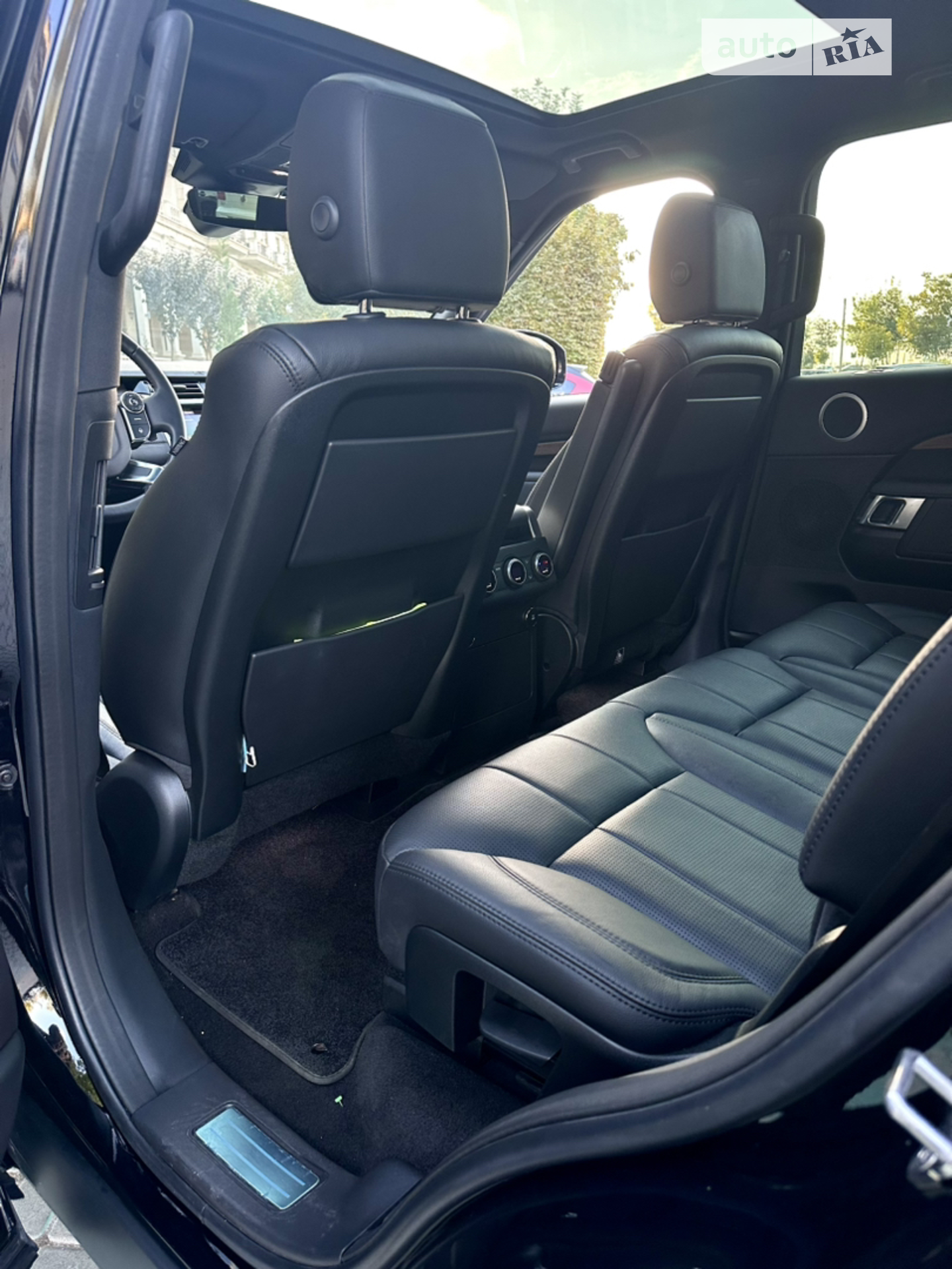 2018 Land Rover Discovery - мініатюра 27