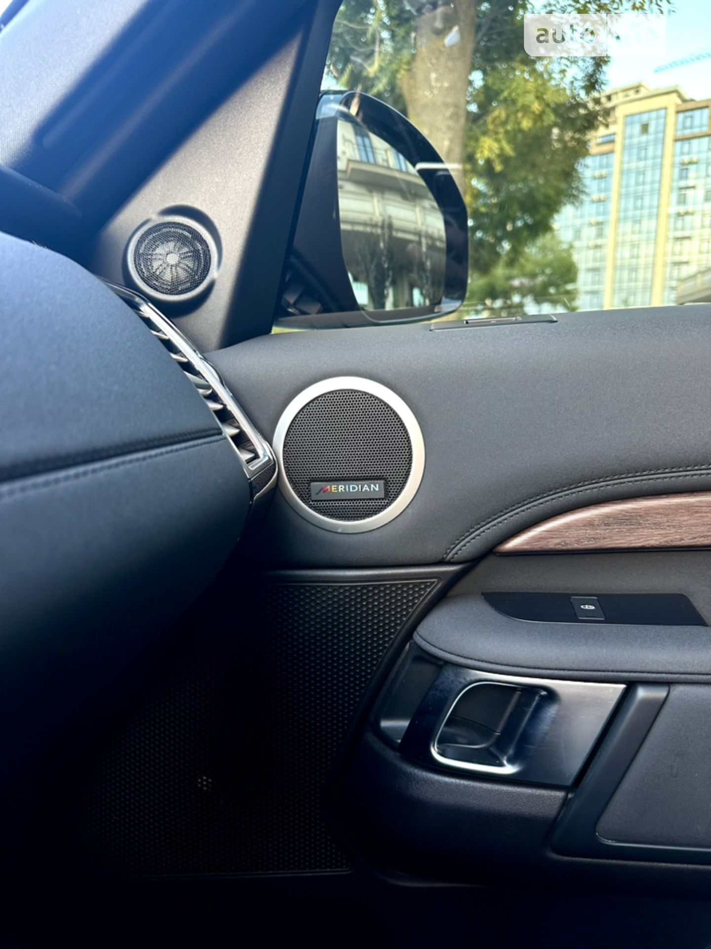 2018 Land Rover Discovery - мініатюра 34