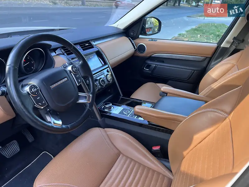 Внедорожник / Кроссовер Land Rover Discovery 2017 в 