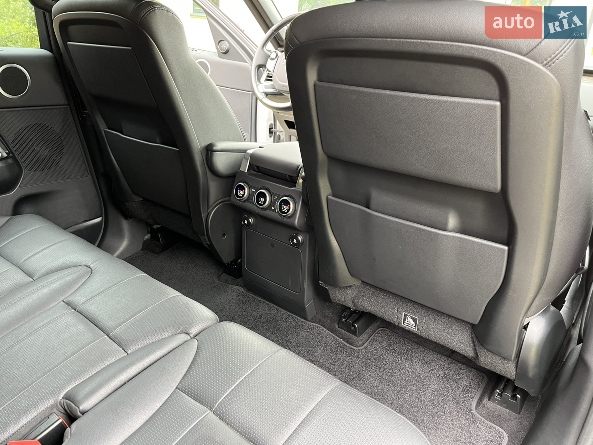 2019 Land Rover Discovery - мініатюра 23