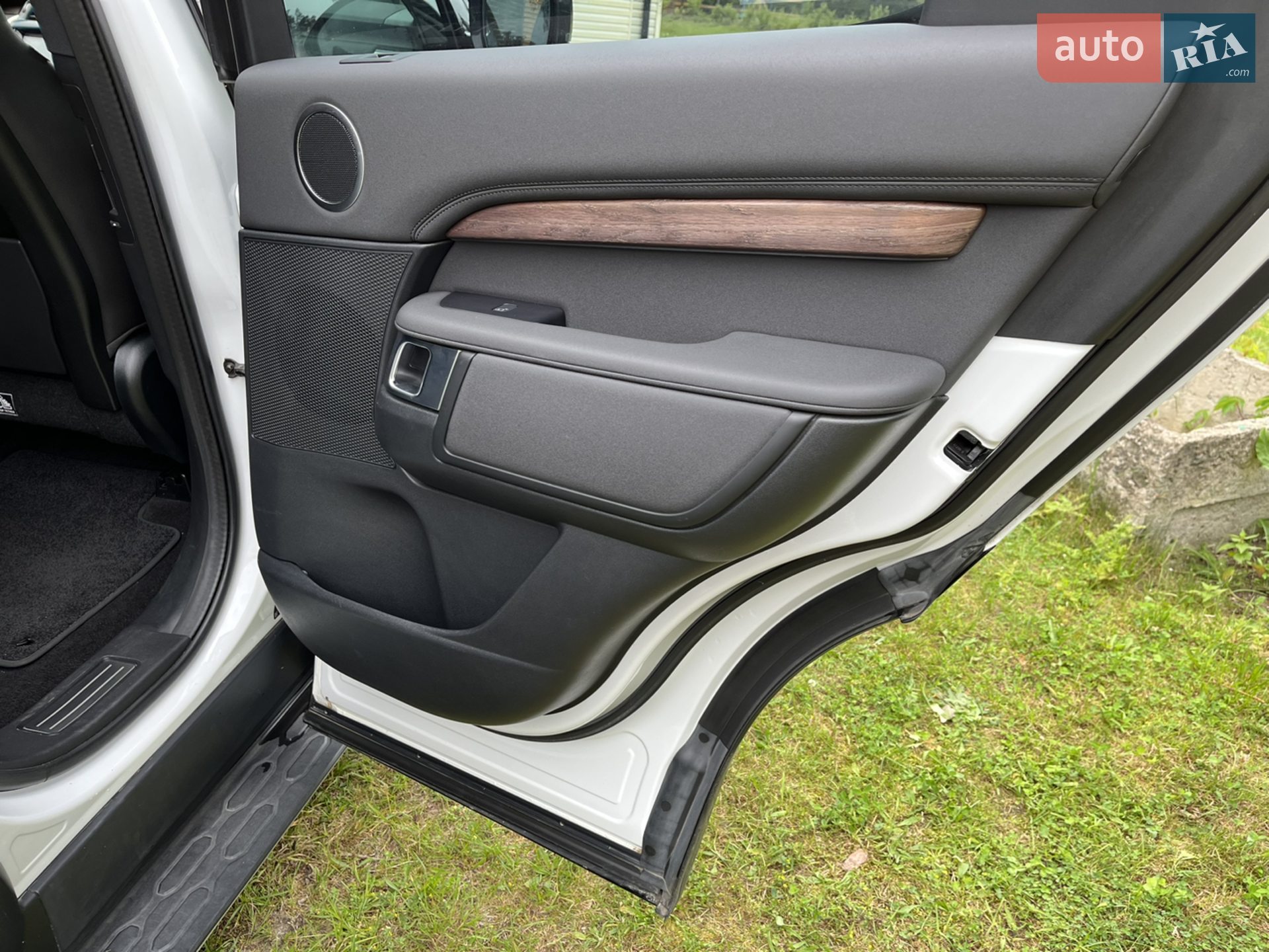 2019 Land Rover Discovery - мініатюра 24