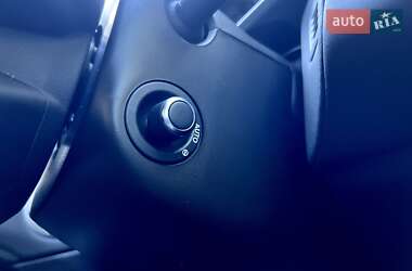 Позашляховик / Кросовер Land Rover Discovery 2018 в 