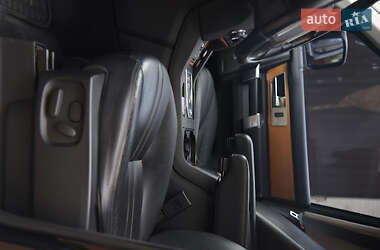 Внедорожник / Кроссовер Land Rover Discovery 2012 в 