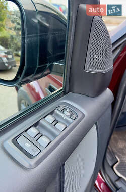 Внедорожник / Кроссовер Land Rover Discovery 2015 в 