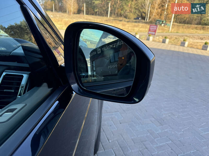 Позашляховик / Кросовер Land Rover Discovery 2018 в Києві