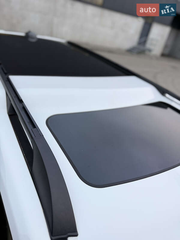 Внедорожник / Кроссовер Land Rover Discovery 2014 в Киеве