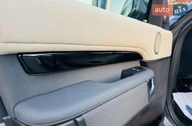 Позашляховик / Кросовер Land Rover Discovery 2018 в 
