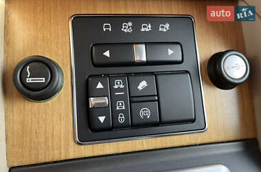 Внедорожник / Кроссовер Land Rover Discovery 2014 в 