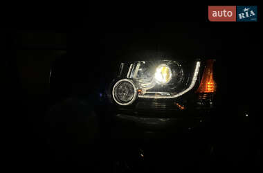 Внедорожник / Кроссовер Land Rover Discovery 2014 в 