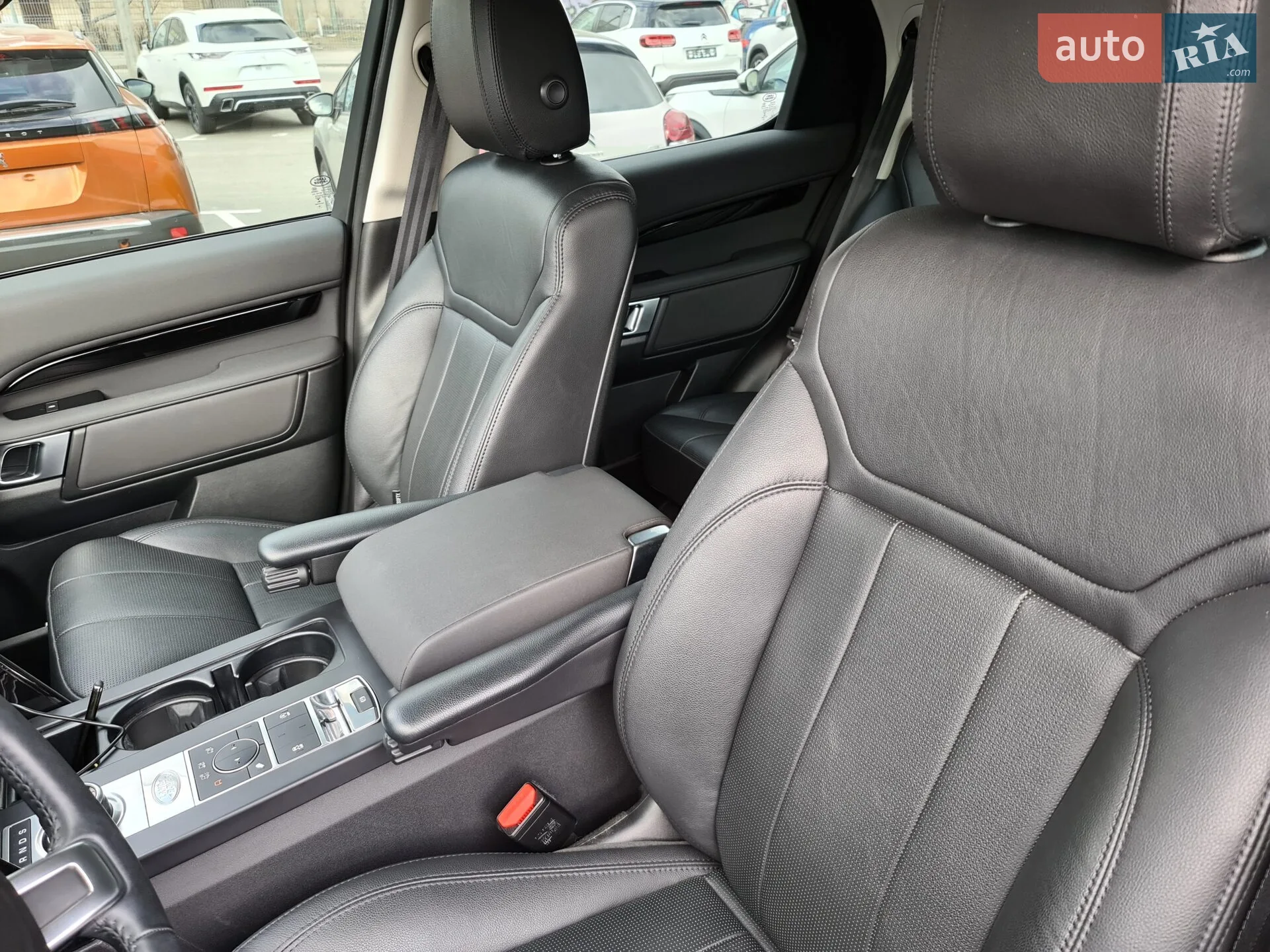 2019 Land Rover Discovery - мініатюра 34