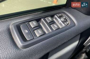 Позашляховик / Кросовер Land Rover Discovery 2012 в 