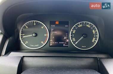 Позашляховик / Кросовер Land Rover Discovery 2012 в 