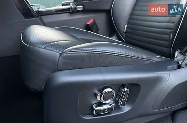 Внедорожник / Кроссовер Land Rover Discovery 2018 в 