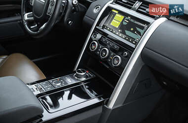 Внедорожник / Кроссовер Land Rover Discovery 2017 в 