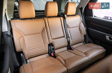 Внедорожник / Кроссовер Land Rover Discovery 2017 в 