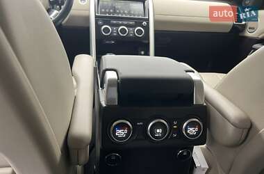 Позашляховик / Кросовер Land Rover Discovery 2017 в 