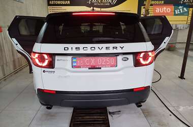 Позашляховик / Кросовер Land Rover Discovery 2015 в 
