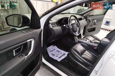 Позашляховик / Кросовер Land Rover Discovery 2015 в 