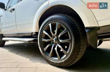 Позашляховик / Кросовер Land Rover Discovery 2015 в 
