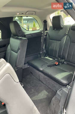 Внедорожник / Кроссовер Land Rover Discovery 2018 в 
