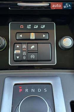 Внедорожник / Кроссовер Land Rover Discovery 2015 в 