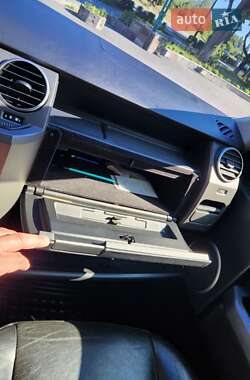 Внедорожник / Кроссовер Land Rover Discovery 2006 в 