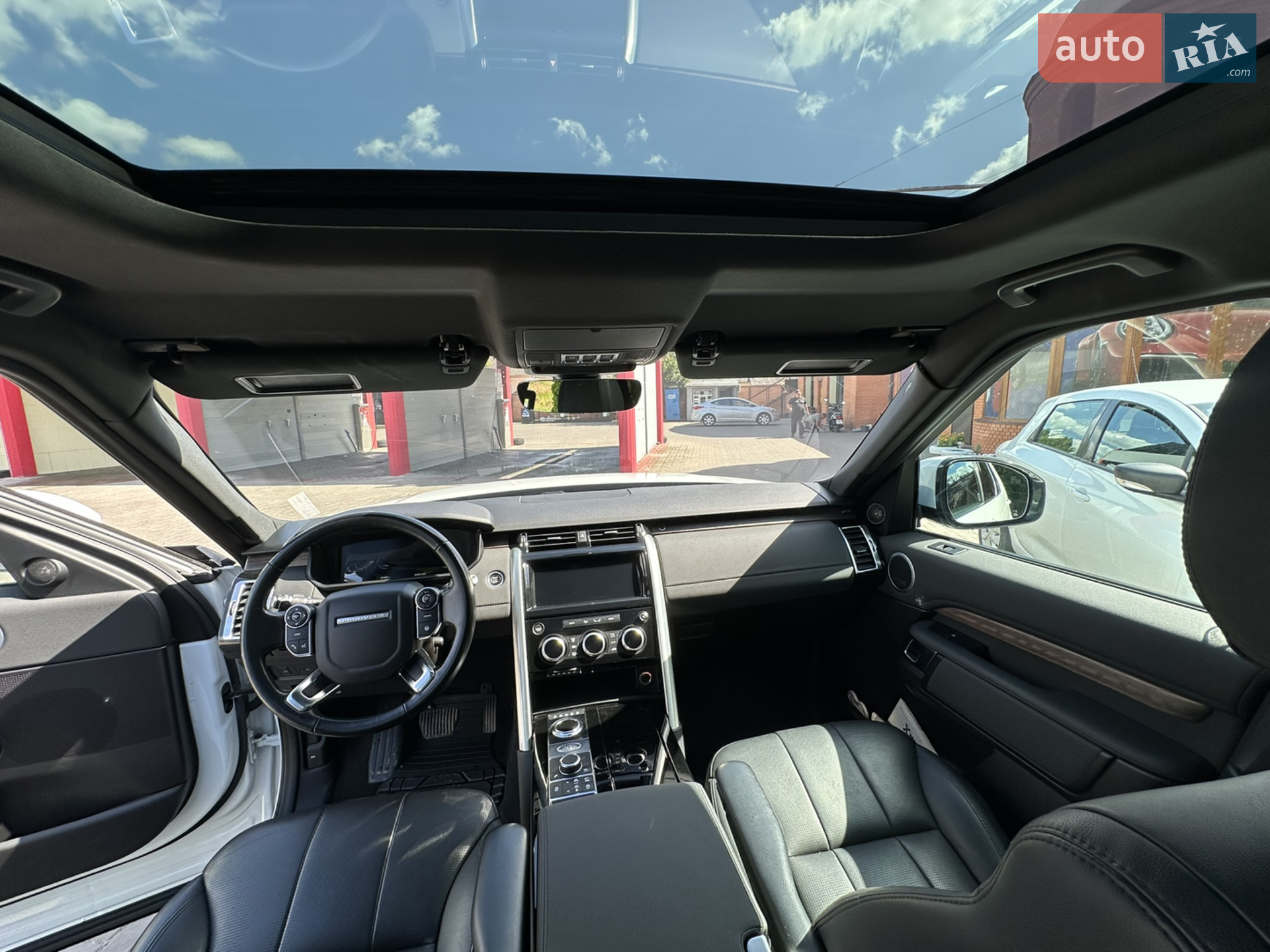 2018 Land Rover Discovery - мініатюра 18