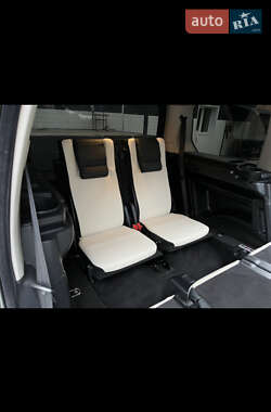 Внедорожник / Кроссовер Land Rover Discovery 2010 в 