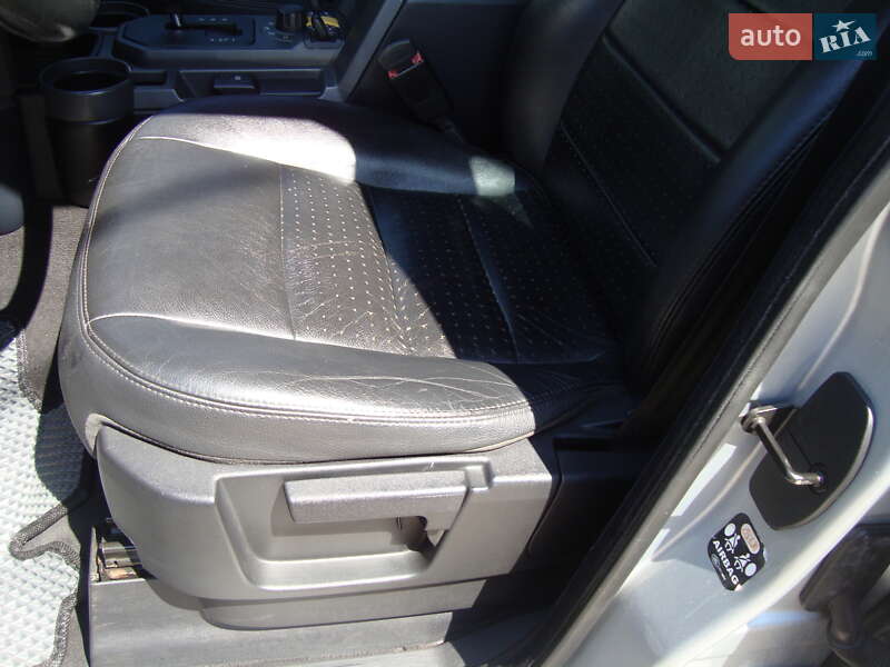 Позашляховик / Кросовер Land Rover Discovery 2006 в Києві