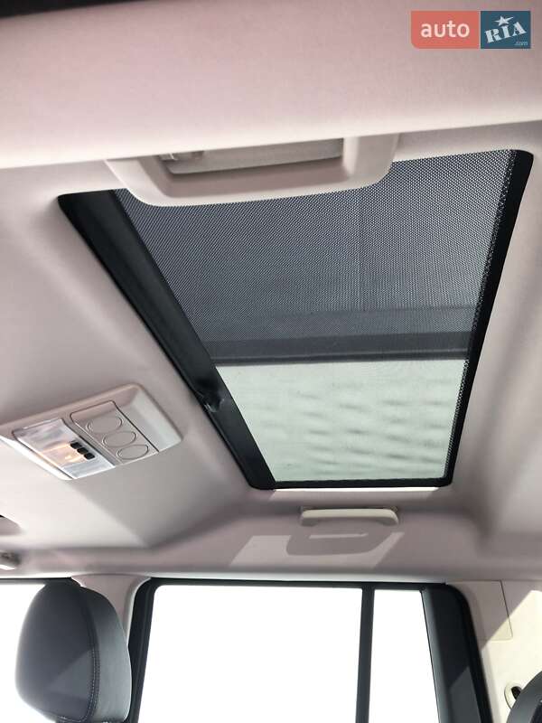 Внедорожник / Кроссовер Land Rover Discovery 2016 в Киеве