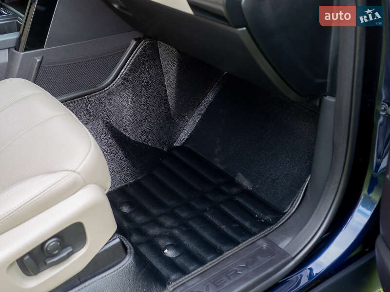 Внедорожник / Кроссовер Land Rover Discovery 2018 в Киеве