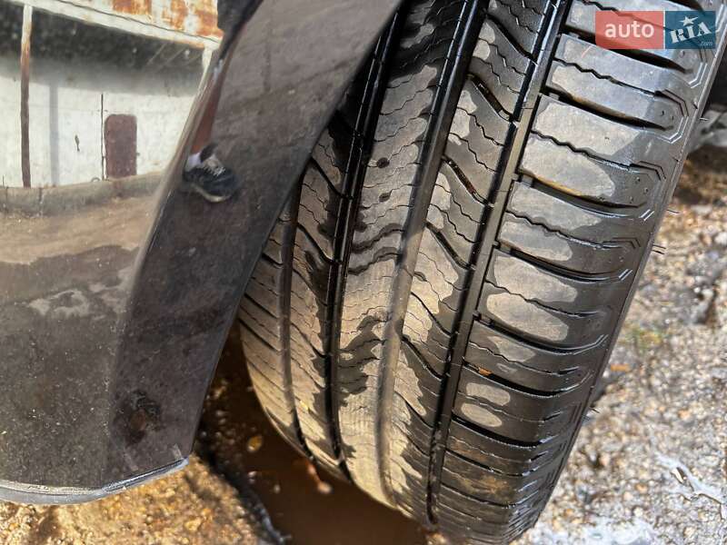 Позашляховик / Кросовер Land Rover Discovery 2016 в Києві