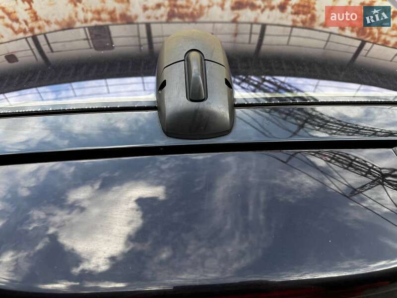 Позашляховик / Кросовер Land Rover Discovery 2016 в Києві