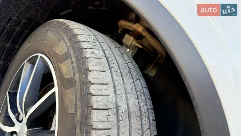 Позашляховик / Кросовер Land Rover Discovery 2018 в Дніпрі