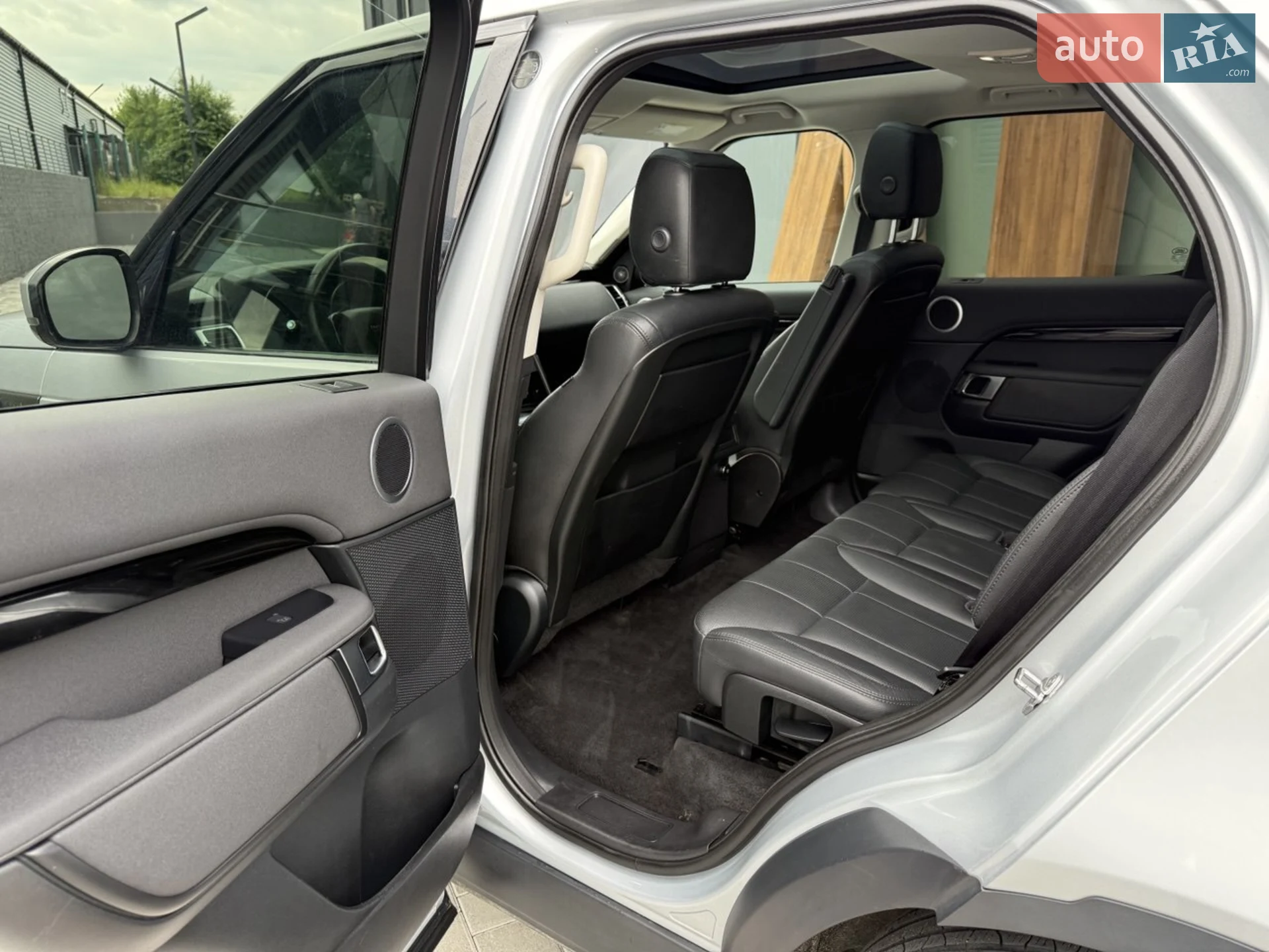2018 Land Rover Discovery - мініатюра 16