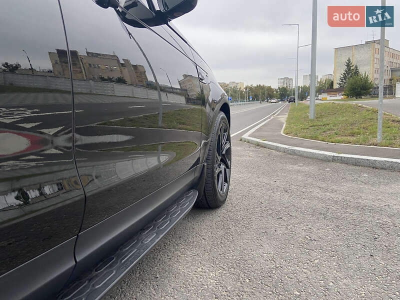 Позашляховик / Кросовер Land Rover Discovery 2017 в Києві