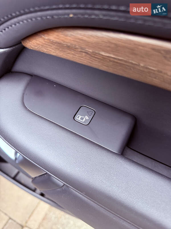 Позашляховик / Кросовер Land Rover Discovery 2019 в Києві