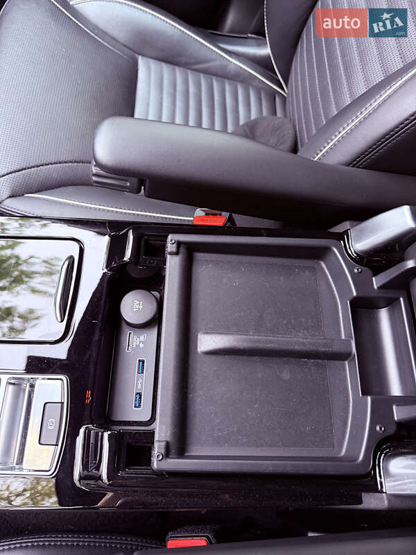 Позашляховик / Кросовер Land Rover Discovery 2019 в Києві