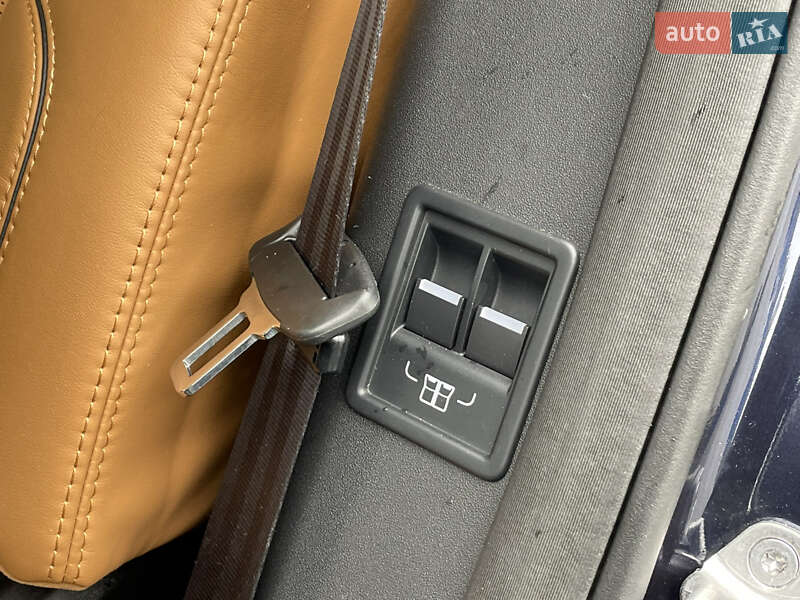 Внедорожник / Кроссовер Land Rover Discovery 2018 в Киеве