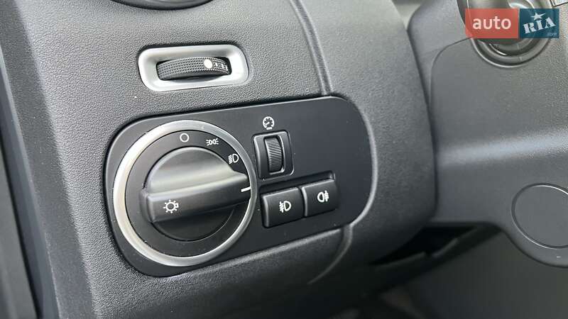 Внедорожник / Кроссовер Land Rover Discovery 2016 в Киеве