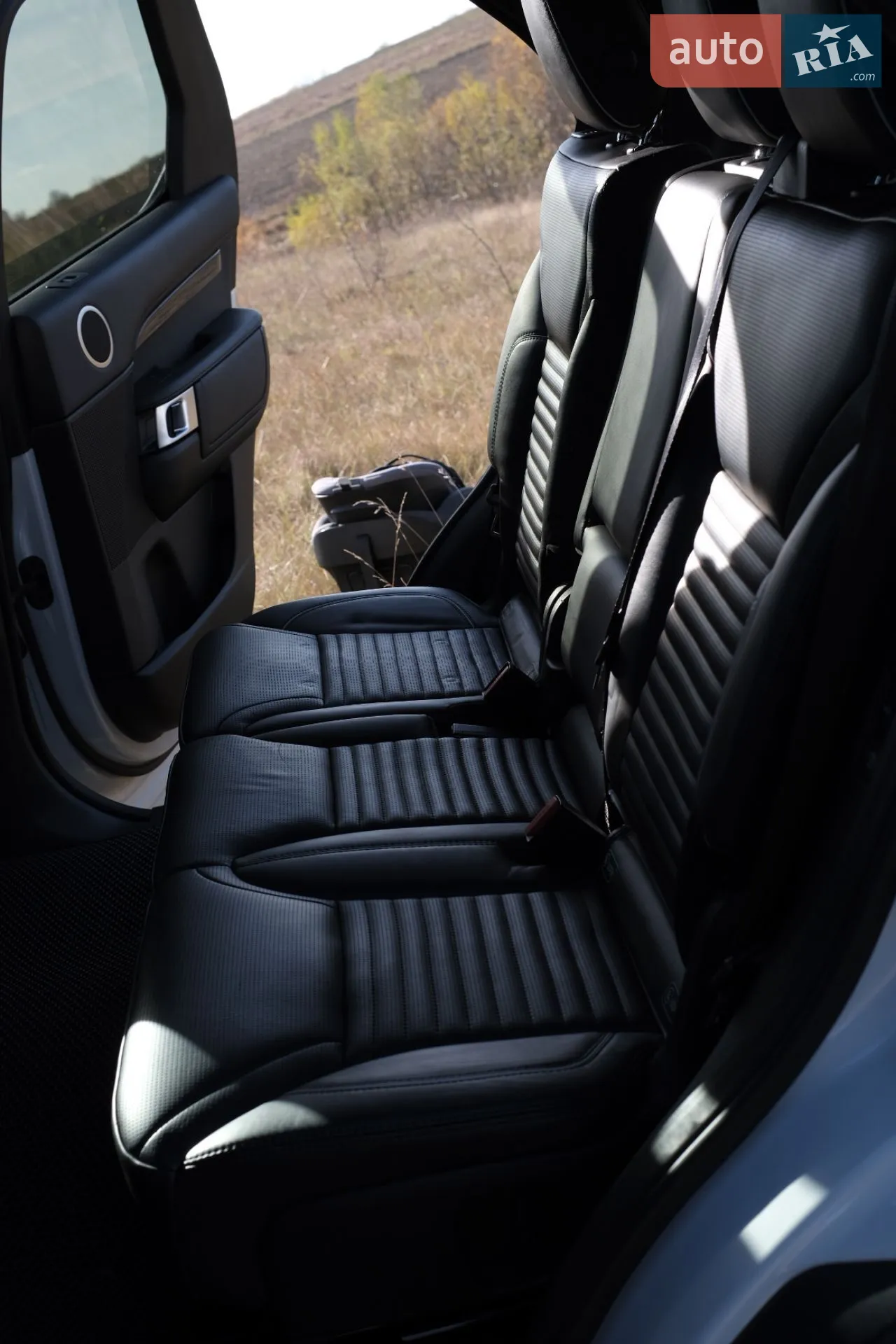 2018 Land Rover Discovery - мініатюра 23
