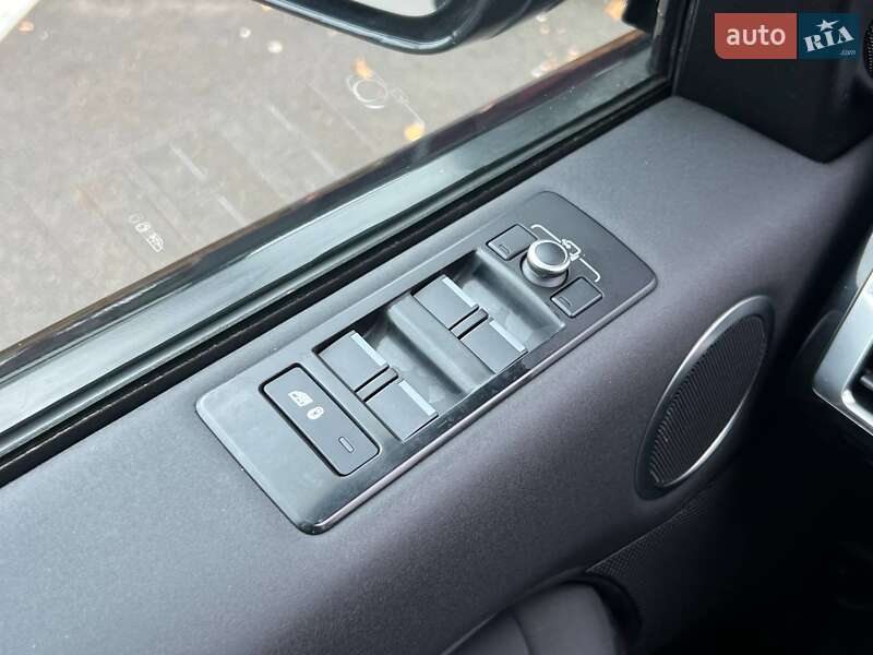 Внедорожник / Кроссовер Land Rover Discovery 2018 в Киеве