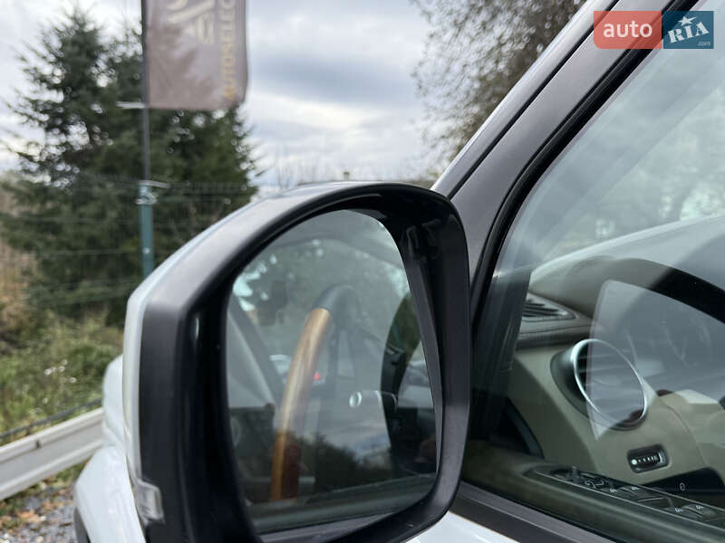 Внедорожник / Кроссовер Land Rover Discovery 2016 в Дрогобыче