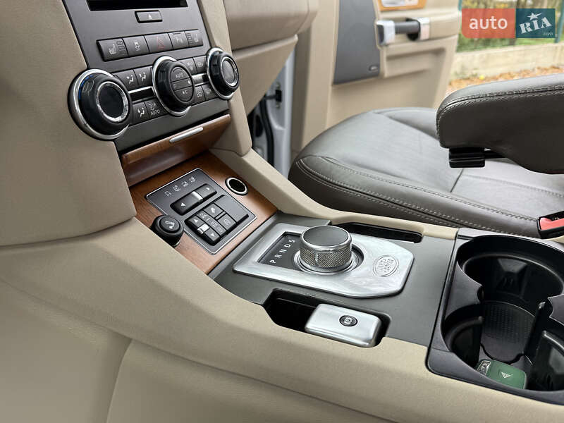 Внедорожник / Кроссовер Land Rover Discovery 2016 в Дрогобыче